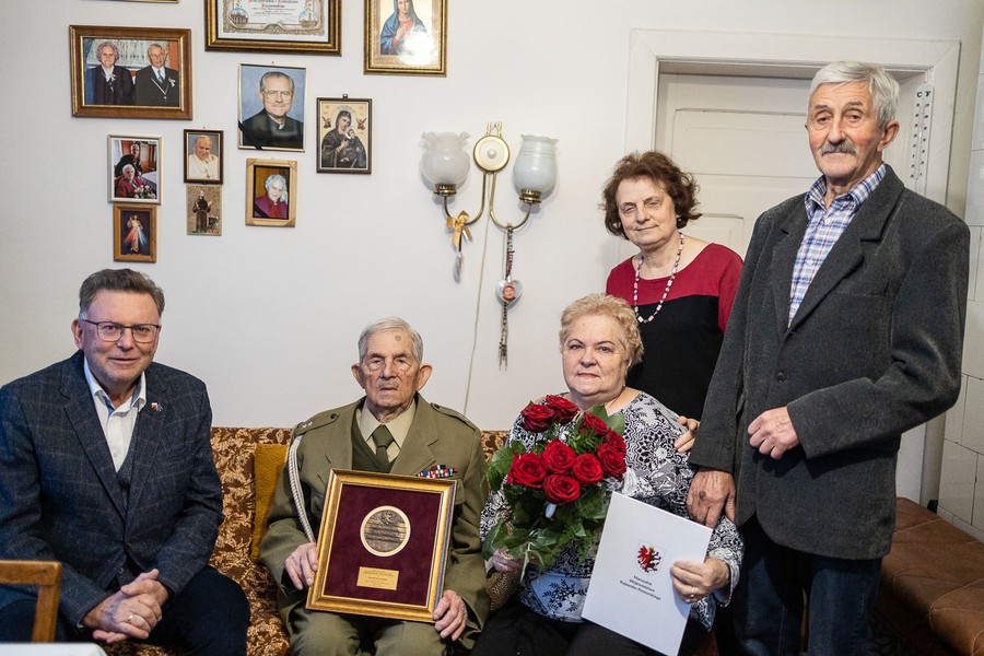 Wręczenie medalu Unitas Durat Konradowi Kuziemskiemu, fot. Filip Kowalkowski dla UMWKP