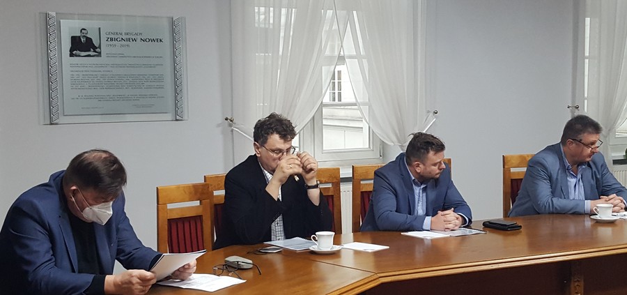 Od lewej p. W. Porzych, p. P. Hadrysiak, p. M. Michałowski, p. M. Ślachciak, podczas posiedzenia Prezydium K-P WRDS, fot. Beata Wiśniewska