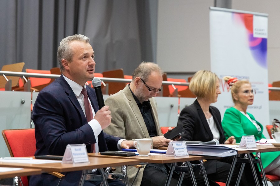 Od lewej p. M Bogdanowicz, p. B. Belicka, p. A. Gromadzka podczas posiedzenia K-P WRDS w dniu 12.05.2022 r., fot. Jacek Nowacki