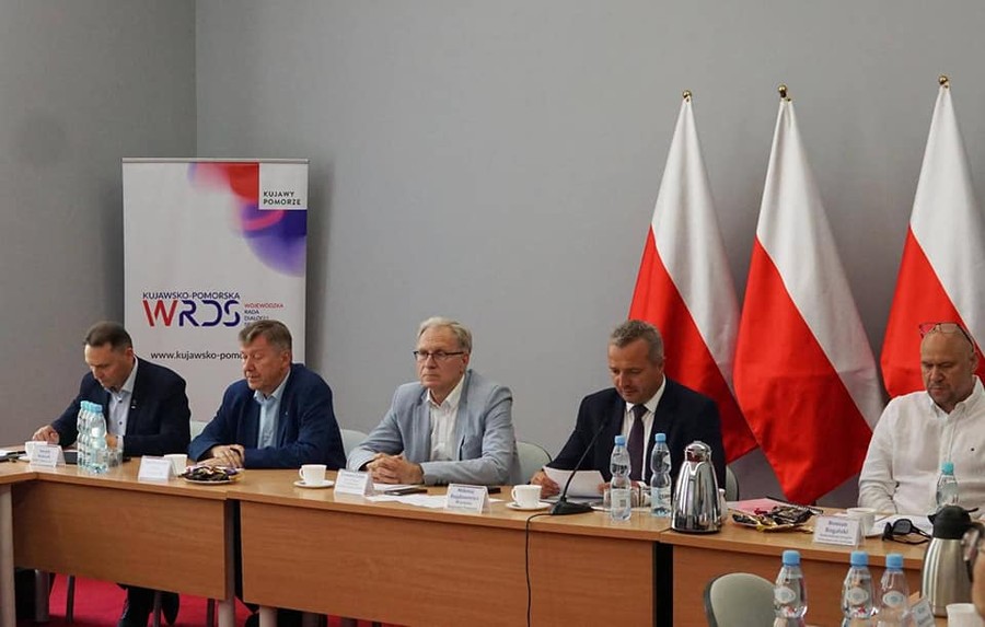 Od lewej p. L. Walczak, p. J. Szopiński, p. T. Latos, p. M. Bogdanowicza, p. R. Rogalski podczas posiedzenia Prezydium K-P WRDS