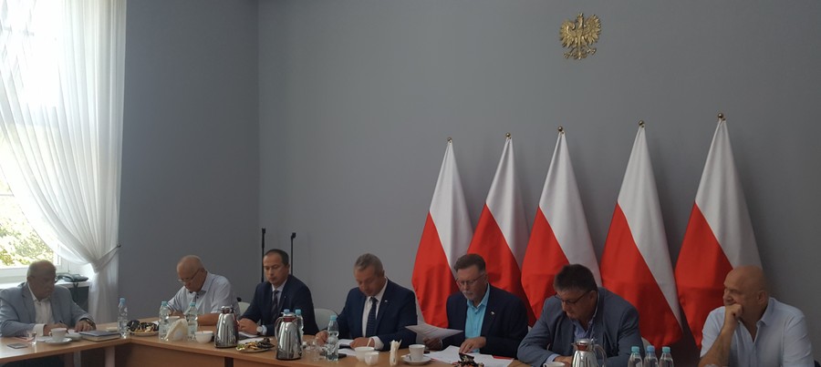 od lewej p. A. Arndt, p. H. Matuszewski, p. R. Kempiński, p. M. Bogdanowicz, p. Z. Ostrowski, p. M. Ślachciak, p. R. Rogalski podczas posiedzenia Prezydium K-P WRDS