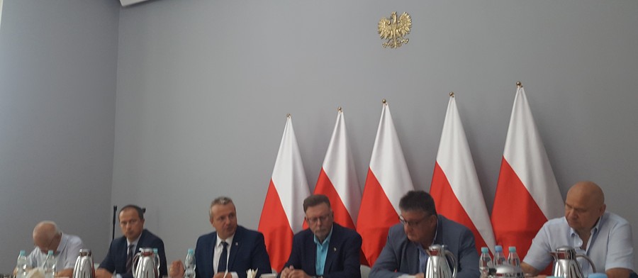 od lewej p. H. Matuszewski, p. R. Kempiński, p. M. Bogdanowicz, p. Z. Ostrowski, p. M. Ślachciak, p. R. Rogalski podczas posiedzenia Prezydium K-P WRDS