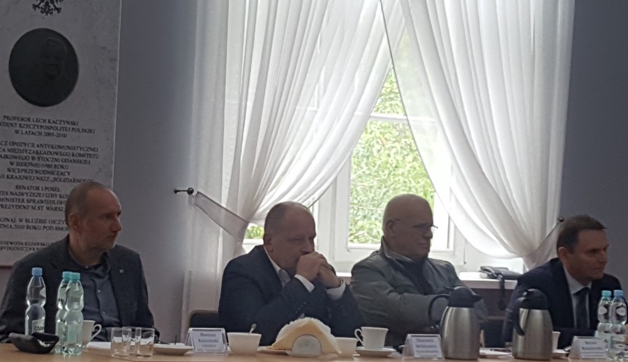 od lewej p. M. Kolasiński, p. S. Wittkowicz, p. H. Matuszewski, p. L. Walczak podczas posiedzenia Prezydium KP WRDS