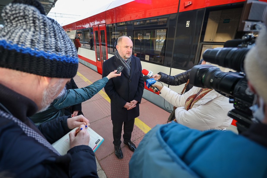 Przejazd pierwszego po przywróceniu połączenia pociągu Toruń-Sierpc, fot. Mikołaj Kuras dla UMWKP