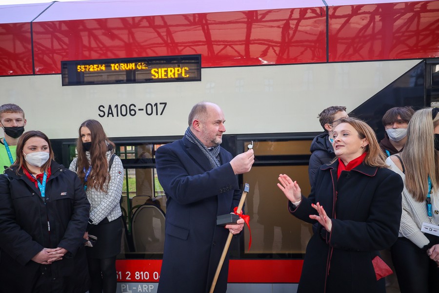 Przejazd pierwszego po przywróceniu połączenia pociągu Toruń-Sierpc, fot. Mikołaj Kuras dla UMWKP