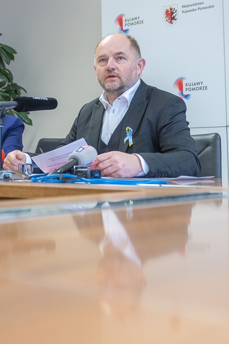 Konferencja marszałka Piotra Całbeckiego w sprawie pomocy Ukraińcom, fot. Mikołaj Kuras dla UMWKP