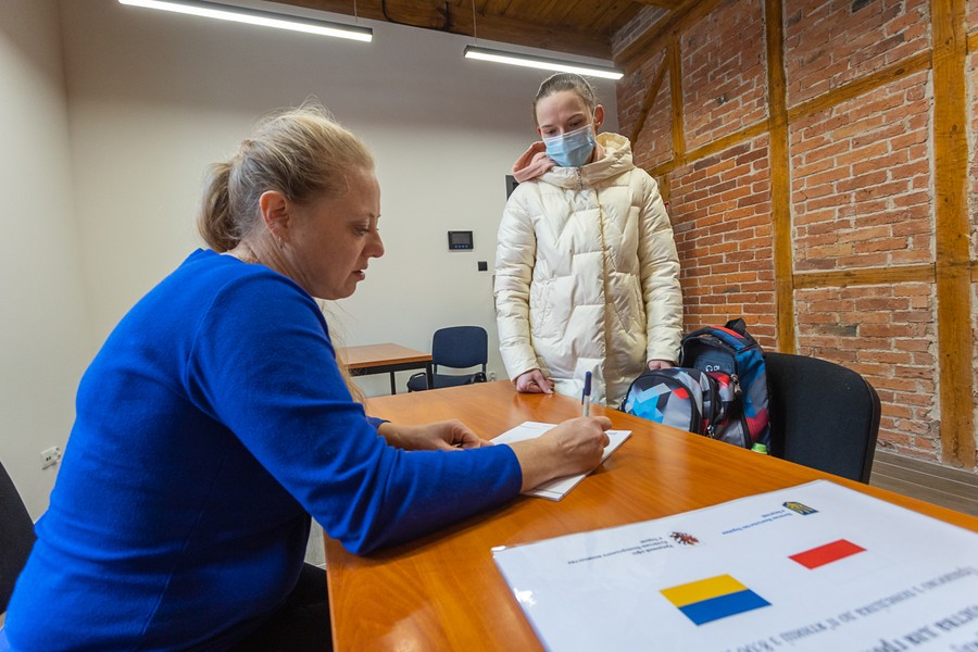 Punkt informacyjno-doradczy dla uchodźców z Ukrainy w Toruniu, fot. Mikołaj Kuras dla UMWKP