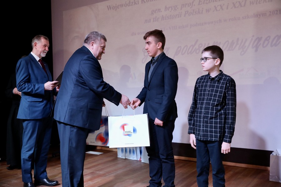 Gala wręczenia nagród w konkursie wiedzy o wielkich Polakach, fot. Andrzej Goiński/UMWKP