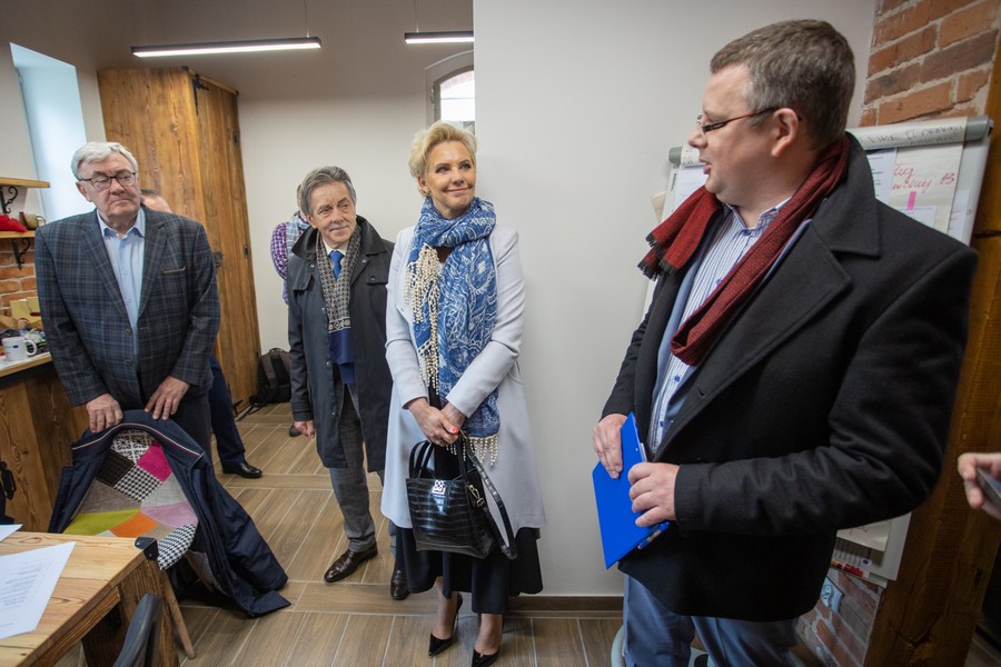 Wizyta radnych województwa w punkcie informacyjno-doradczym dla uchodźców z Ukrainy, fot. Mikołaj Kuras dla UMWKP