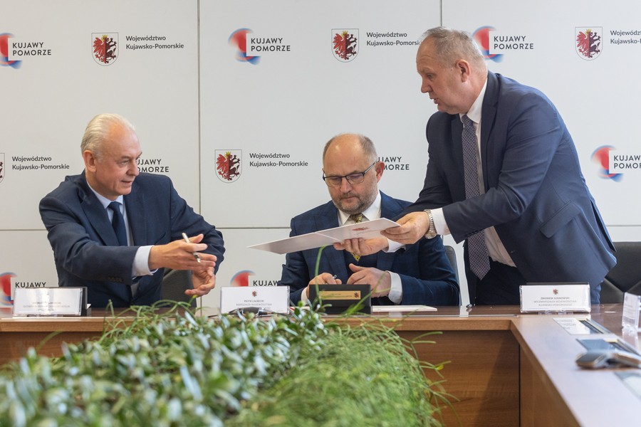 Podpisanie listu intencyjnego w sprawie promocji zdrowia roślin i ochrony środowiska, fot. Mikołaj Kuras dla UMWKP