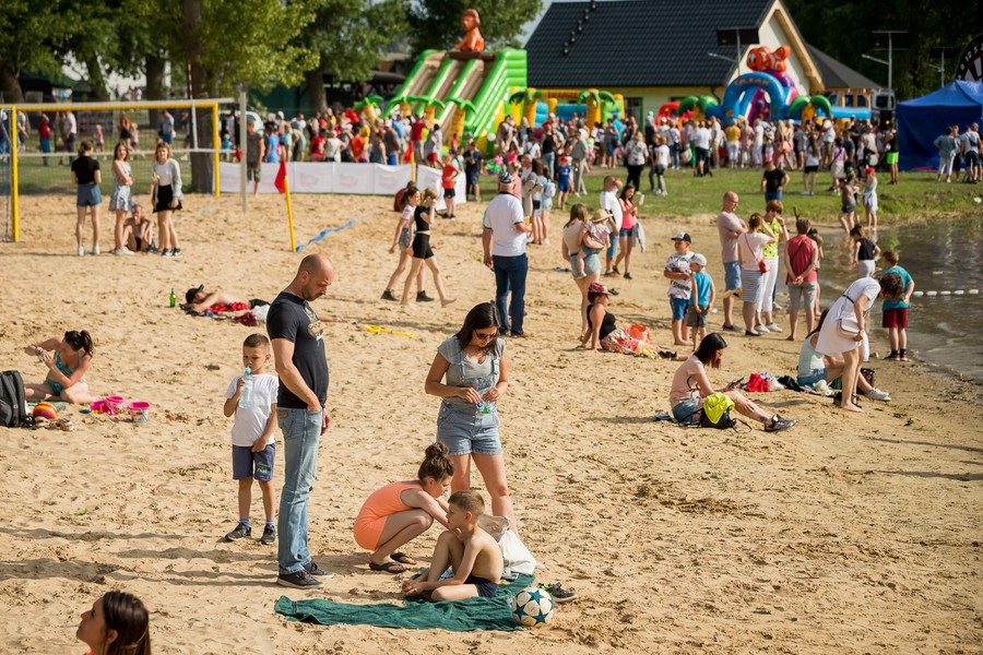 Otwarcie plaży w Rogowie, fot. Tomasz Czachorowski dla UMWKP
