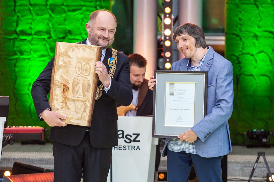 Gala Nagród Marszałka za lata 2022 i 2021, fot. Szymon Zdziebło, tarantoga.pl dla UMWKP