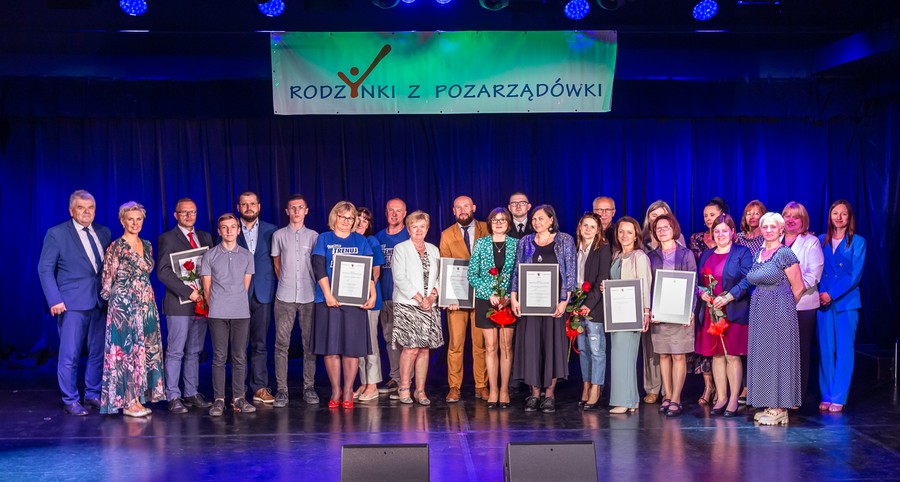 Wręczenie nagród w konkursie „Rodzynki z pozarządówki”, fot. Szymon Zdziebło/tarantoga.pl dla UMWKP