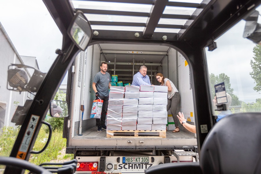 Transport pomocy humanitarnej z Niemiec, fot. Szymon Zdziebło/tarantoga.pl dla UMWKP