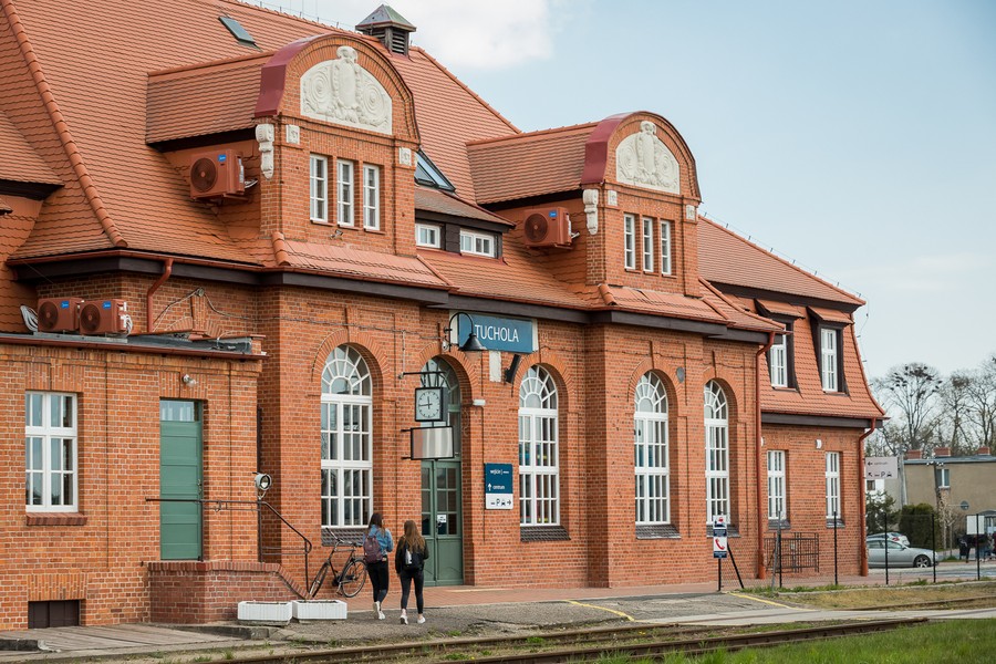 Dworzec w Tucholi po rewitalizacji, fot. Tomasz Czachorowski dla UMWKP