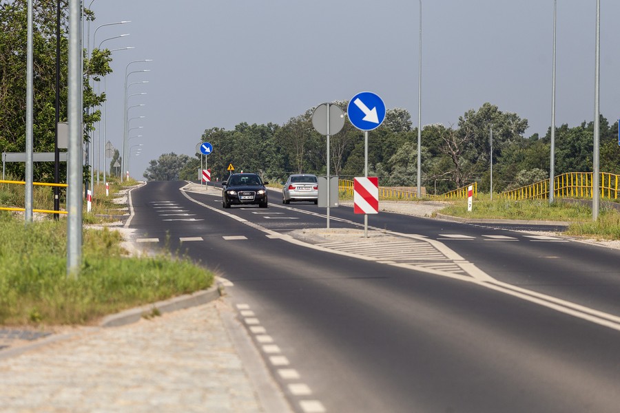 Zmodernizowana droga 265, fot. Szymon Zdziebło/tarantoga.pl dla UMWKP