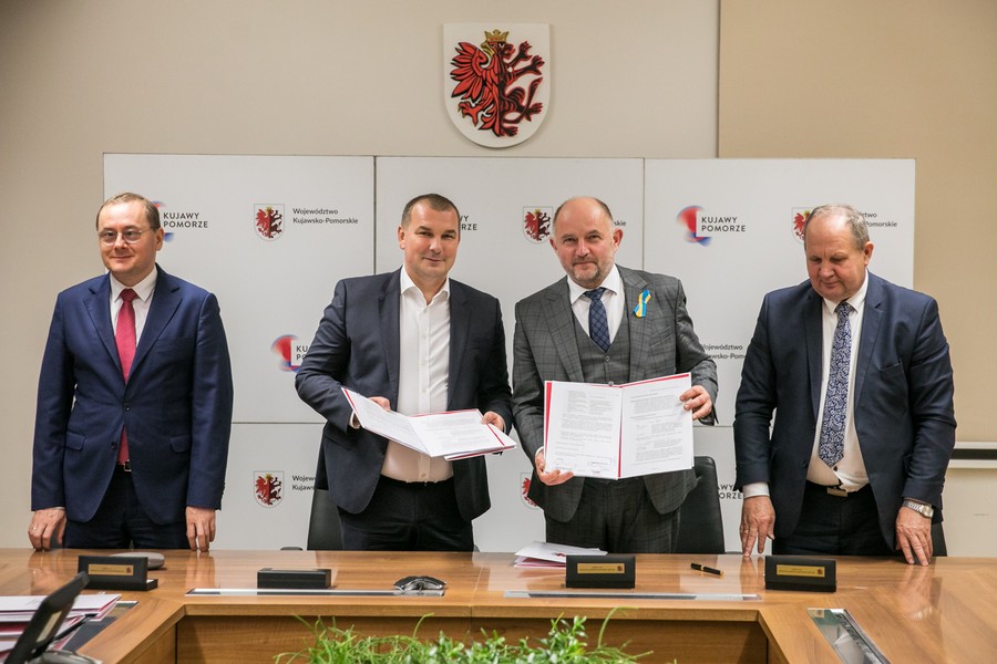 Ceremonia podpisania umowy z Polregio, fot. Andrzej Goiński/UMWKP