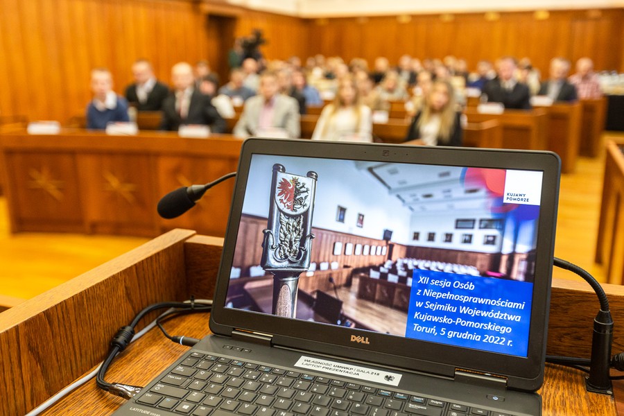 Sesja osób z niepełnosprawnościami, fot. Szymon Zdziebło/tarantoga.pl dla UMWKP