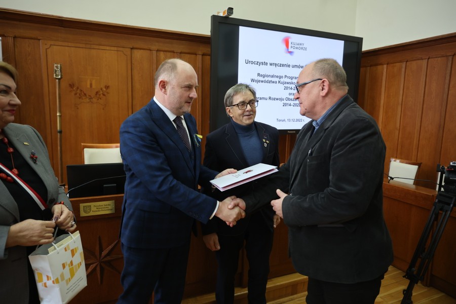 Ceremonia wręczenia umów o dofinansowanie RPO i PROW, 13 grudnia 2022, fot. Mikołaj Kuras dla UMWKP