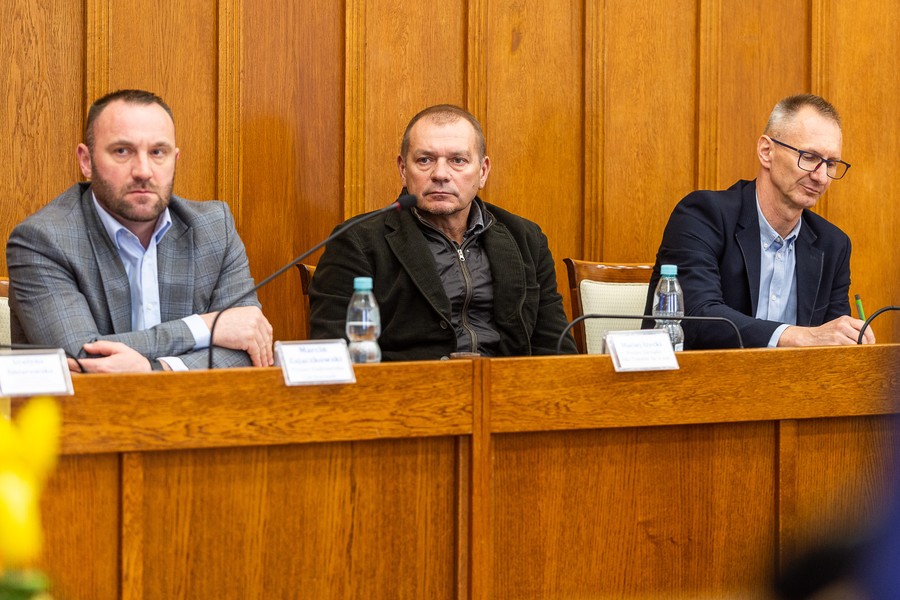 od lewej p. M. Zajączkowski, p. M. Iżycki, p. W. Sopoliński, zaproszeni goście K-P WRDS Fot. Szymon Zdziebło