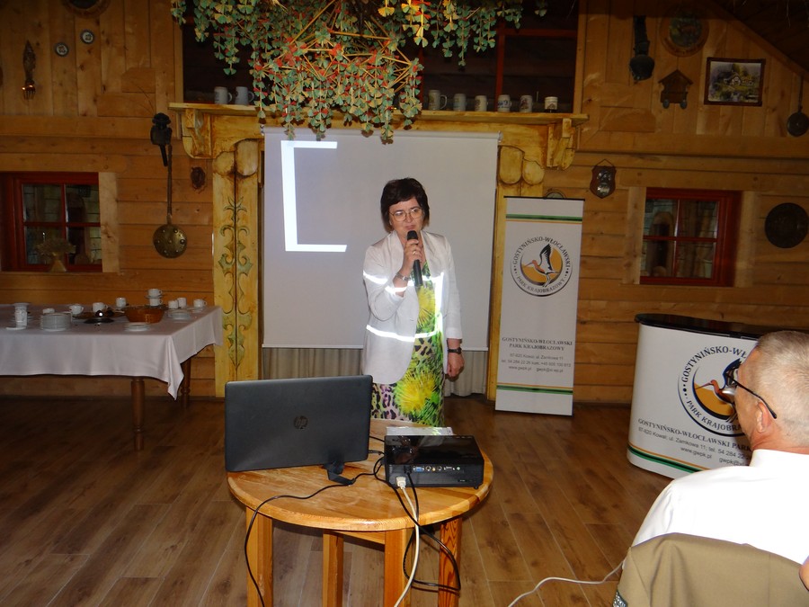 Zdjęcie przedstawia panią Marię Wiśniewską- Dyrektor Departamentu Środowiska  Urzędu Marszałkowskiego Województwa Kujawsko- Pomorskiego