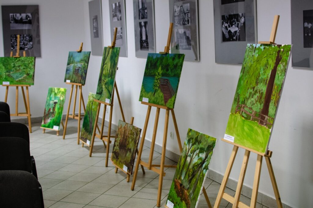 Wystawa prac malarskich uczniów LSP w Golubiu-Dobrzyniu (fot. GLPK)