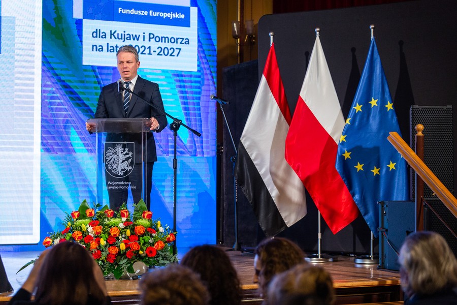 Konferencja otwierająca realizację FEdKP 2021-2027, fot. Szymon Zdziebło/tarantoga.pl dla UMWKP