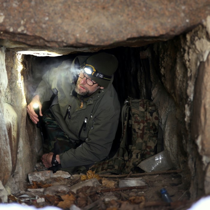 Kamienny tunel pod ruinami młyna. Fot. Bartłomiej Szamocki