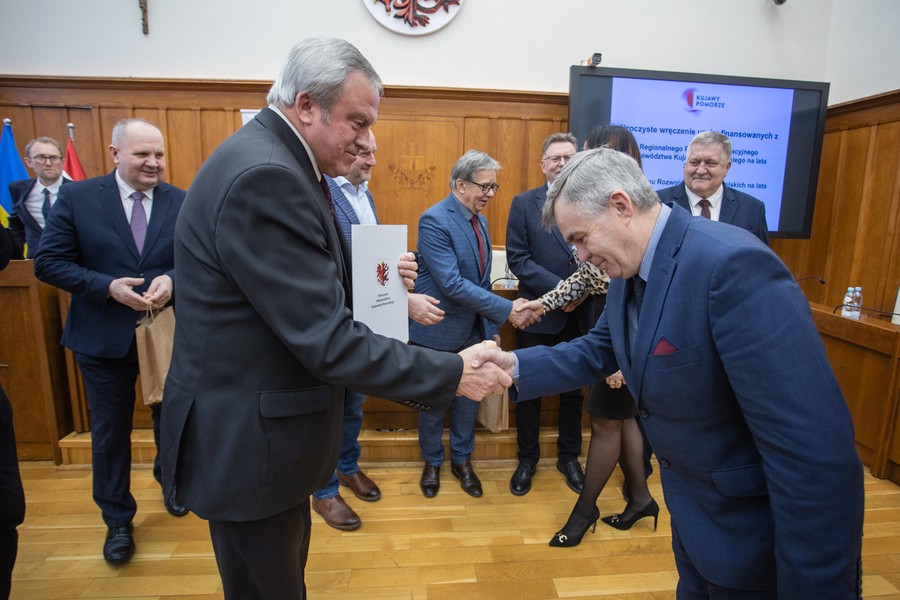 Ceremonia wręczenia umów RPO i PROW, Urząd Marszałkowski, 21 lutego 2023, fot. Mikołaj Kuras dla UMWKP