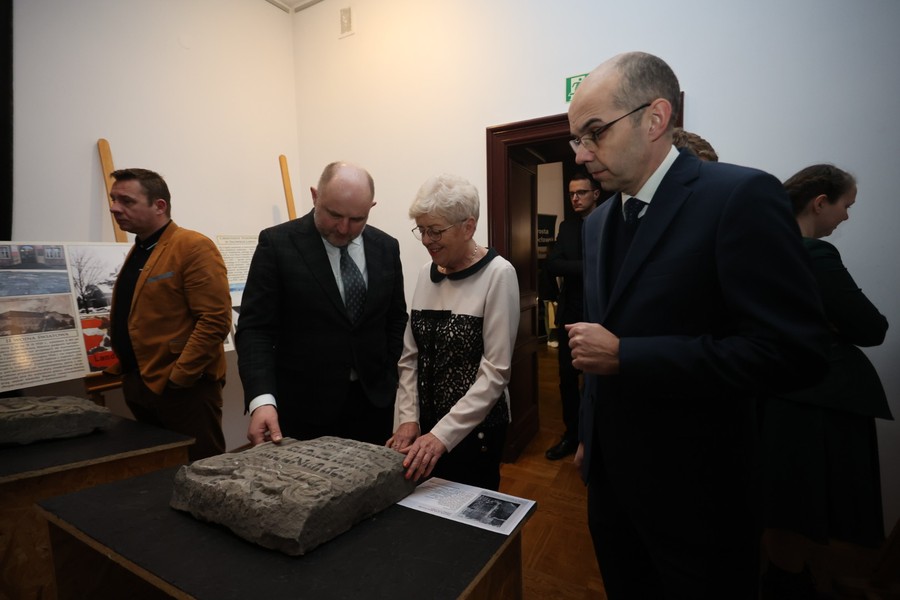 Otwarcie lapidarium i muzeum pamięci żydowskiej społeczności Inowrocławia, fot. Mikołaj Kuras dla UMWKP