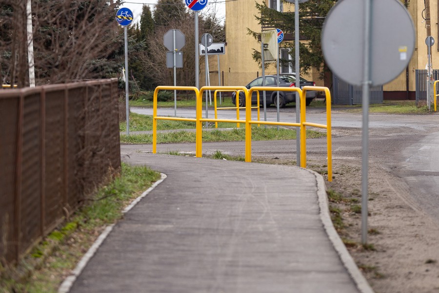 Ścieżka rowerowa wzdłuż DW 551 w Kończewicach, fot. Szymon Zdziebło/tarantoga.pl dla UMWKP