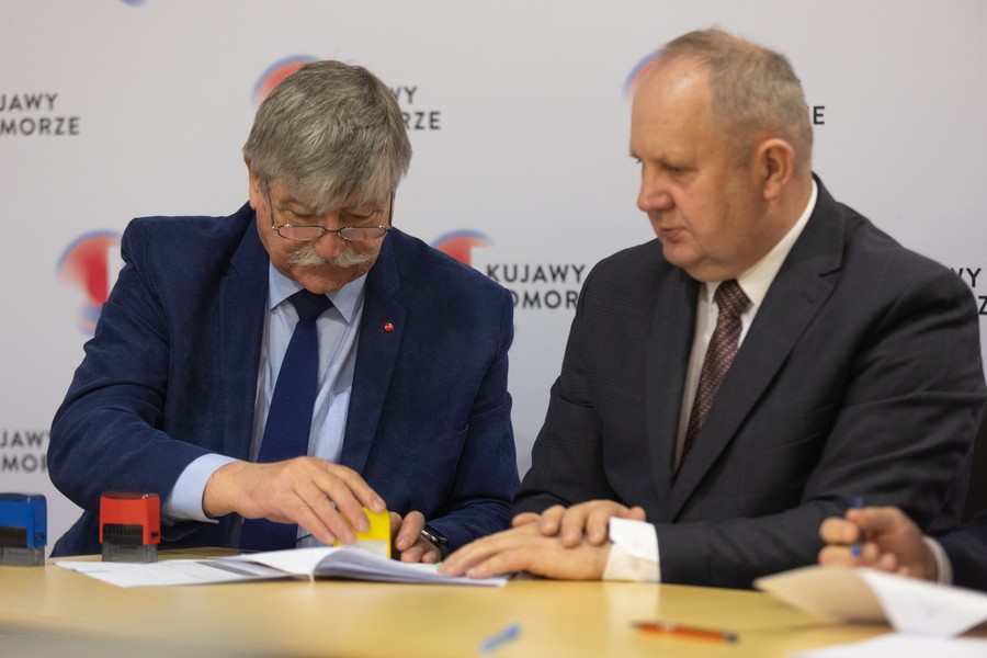 Podpisanie umów z partnerami KSOW, fot. Mikołaj Kuras dla UMWKP
