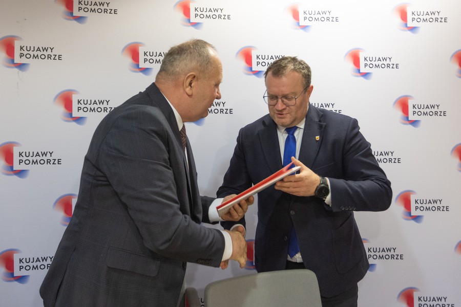 Podpisanie umów z partnerami KSOW, fot. Mikołaj Kuras dla UMWKP