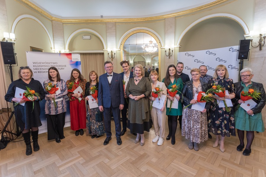 Wręczenie nagród marszałka województwa z okazji Międzynarodowego Dnia Teatru. Fot. Mikołaj Kuras dla UMWKP