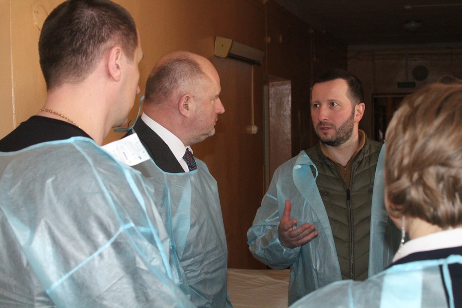 Chmielnicki, wizyta w szpitalu, fot. z serwisu prasowego administracji Obwodu Chmielnickiego