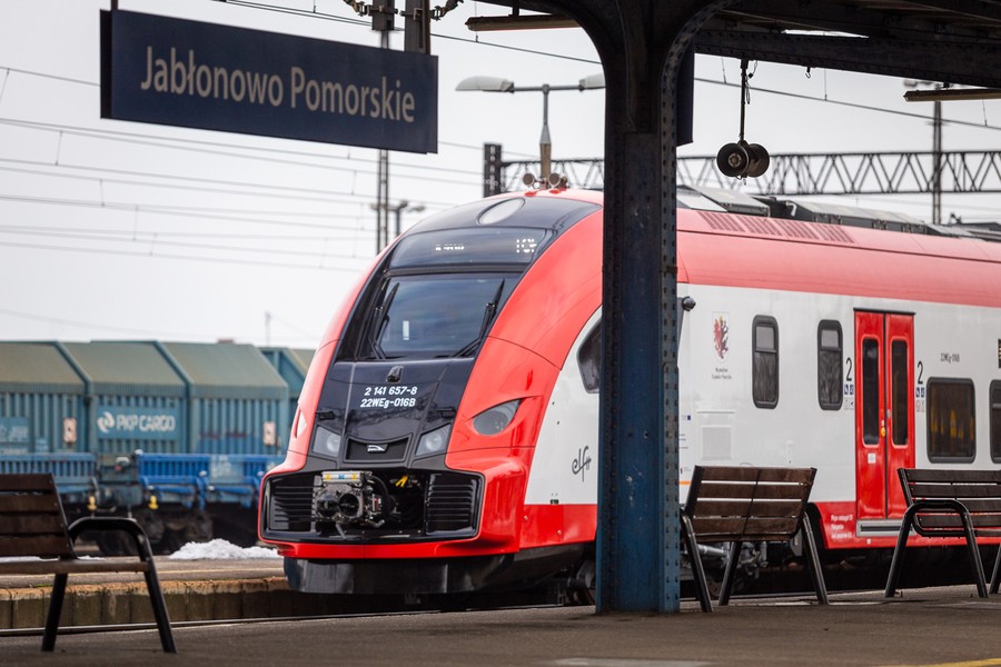 Nowe pociągi, które jeżdżą w regionie od listopada ubiegłego roku, fot. Szymon Zdziebło/tarantoga.pl dla UMWKP