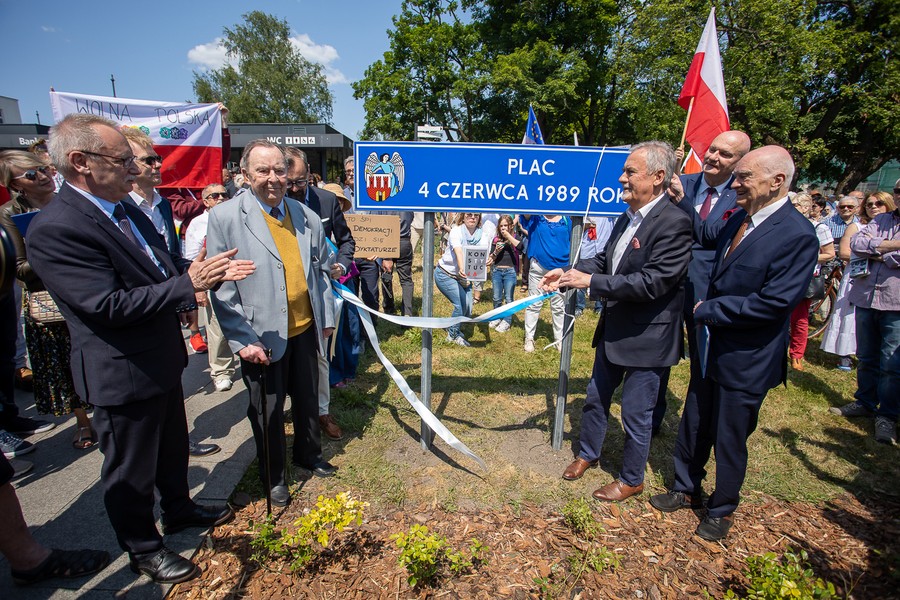 Uroczystość odsłonięcia tablicy nazwy Plac 4 czerwca 2023 roku, fot. Mikołaj Kuras dla UMWKP