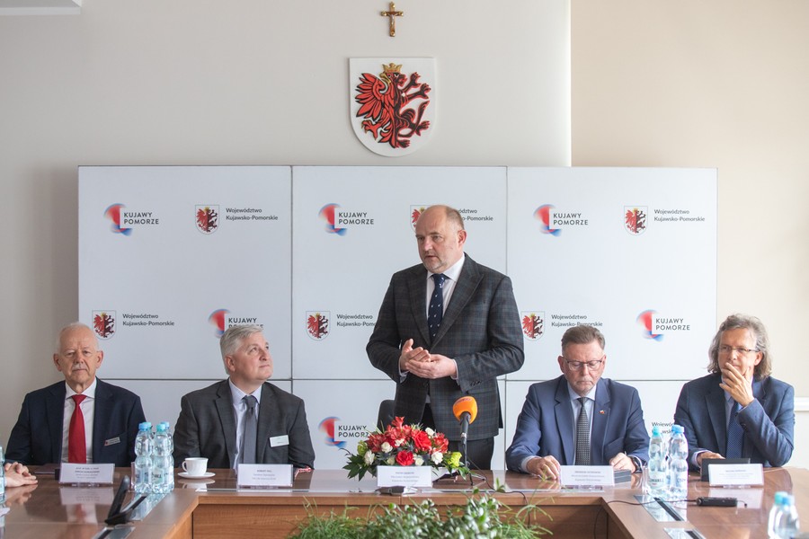 Podpisanie umów na sprzęt medyczny dla Centrum Onkologii Fot. Mikołaj Kuras dla UMWKP 