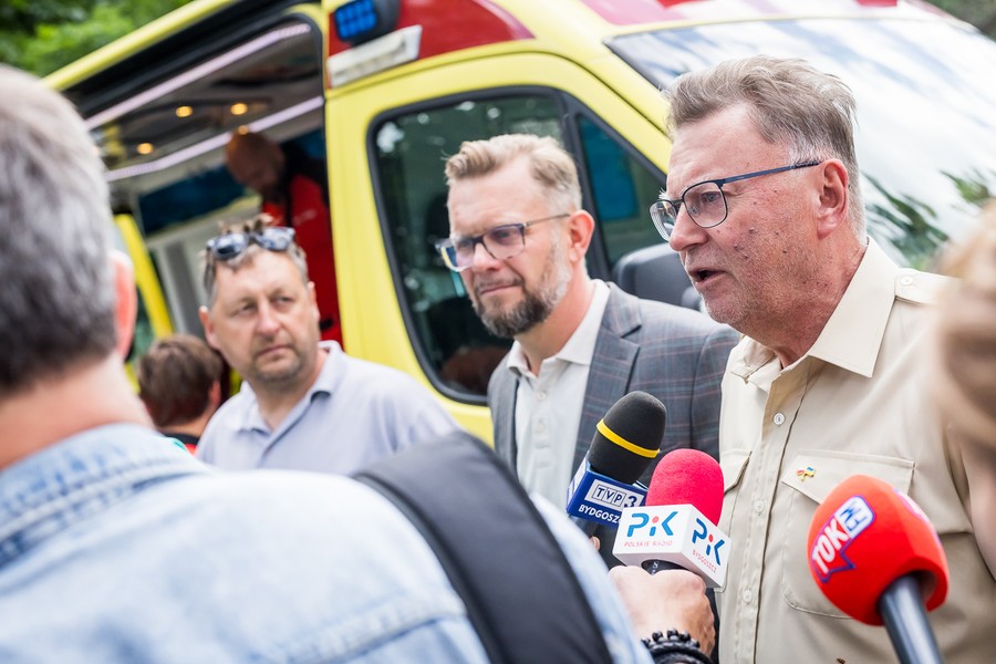 Ambulans ratunkowy dla Charkowa na Ukrainie, fot. Tomasz Czachorowski dla UMWKP