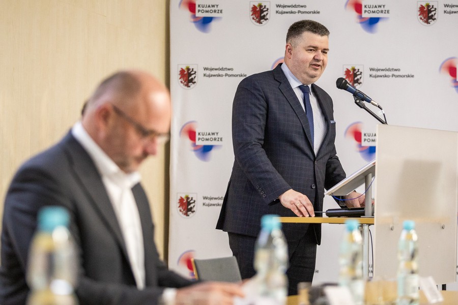 Ceremonia podpisania umów o finansowanie projektów dotyczących rynku pracy, fot. Szymon Zdzieblo/tarantoga.pl dla UMWKP
