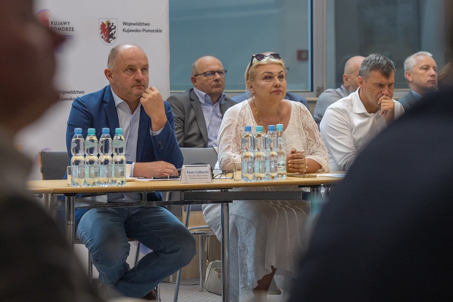 Spotkanie w sprawie kolei dużych prędkości, Urząd Marszałkowski w Toruniu, 21 lipca 2023, fot. Mikołaj Kuras dla UMWKP