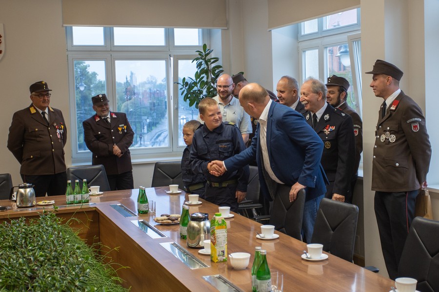 Strażacy z Austrii z wizyta w Urzędzie Marszałkowskim, fot. Mikołaj Kuras dla UMWKP