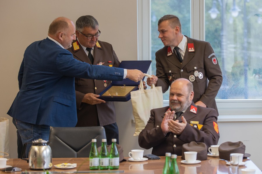 Strażacy z Austrii z wizyta w Urzędzie Marszałkowskim, fot. Mikołaj Kuras dla UMWKP