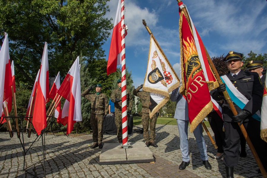 Uroczystość patriotyczna pod toruńskim pomnikiem Poległym i Pomordowanym 1939-1945, fot. Mikołaj Kuras dla UMWKP