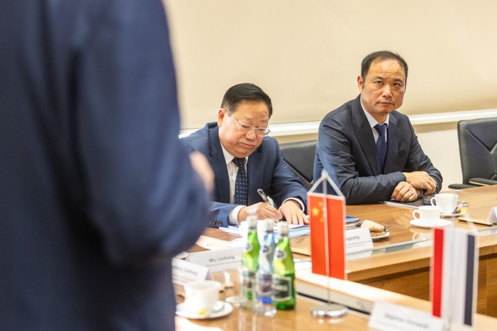 Spotkanie z oficjalną delegacją chińskiej prowincji Hubei, fot. Szymon Zdzebło/tarantoga.pl dla UMWKP