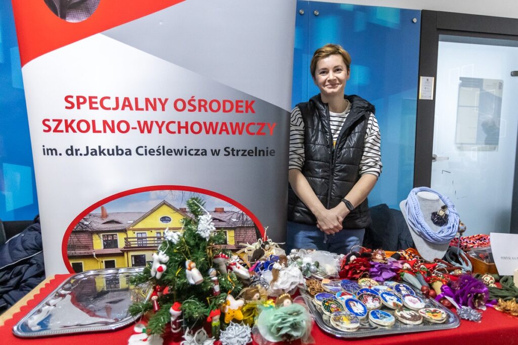 „My też potrafimy” –przedświąteczna wystawa rękodzieła, fot. Szymon Zdziebło/tarantoga.pl dla UMWKP