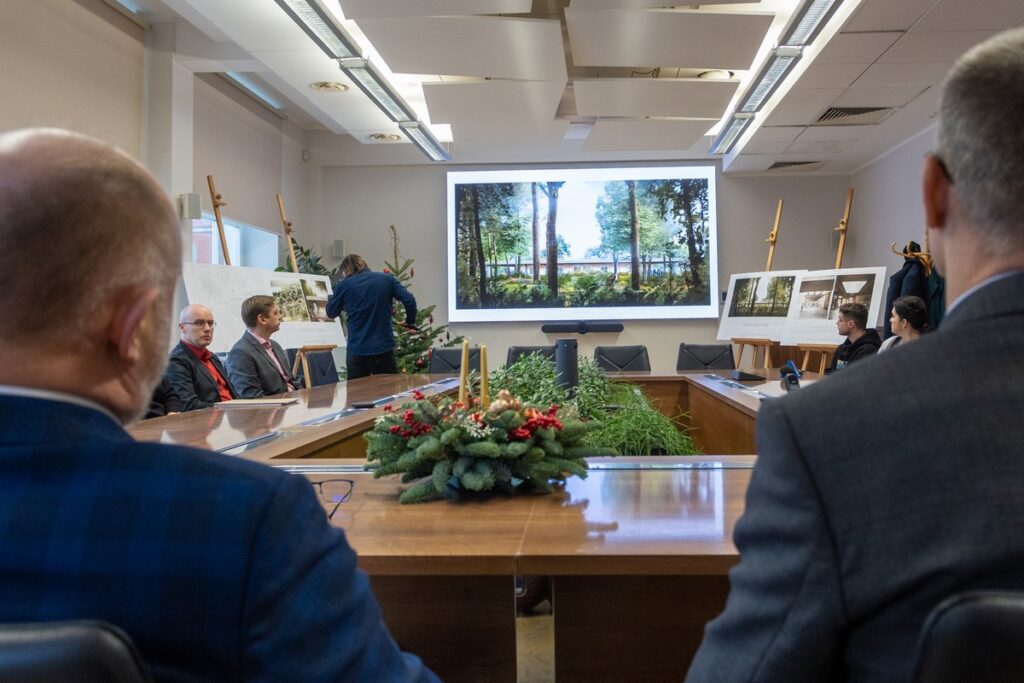 Marszałek Piotr Całbecki gratulował autorom zwycięskiej koncepcji na pawilon muzealny w Biskupinie fot. Mikołaj Kuras dla UMWKP