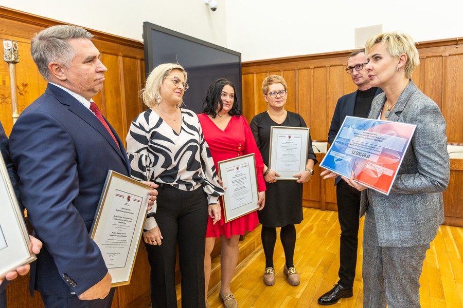 Wręczenie nagród w konkursie Najlepszy terapeuta zajęciowy, fot. Szymon Zdziebło/tarantoga.pl dla UMWKP