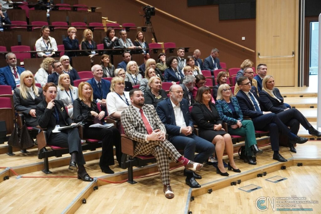 Przedstawiciele władz miasta oraz placówek oświatowych