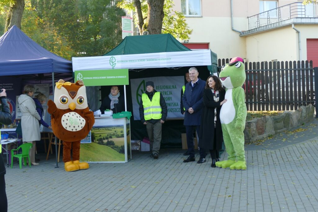 stoiska dla uczestników pikniku fot. KPK